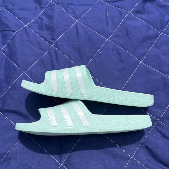 Adidas women’s size 9 slides - Picture 3 of 5